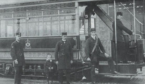 Glasgow Corporation Tramways tramcar and staff