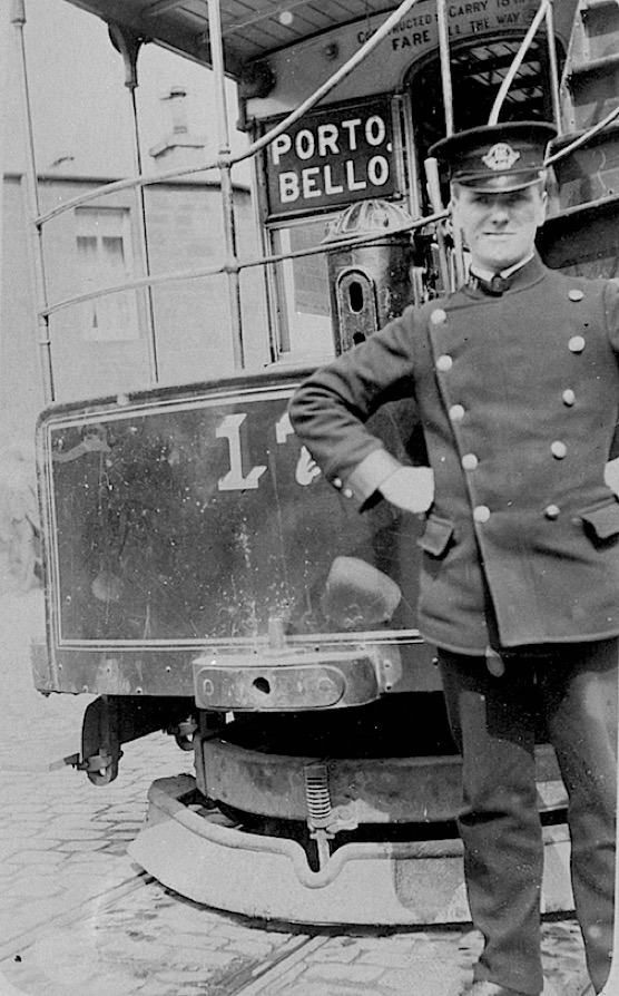 Edinburgh and District Tramways cable tram No 17 and driver