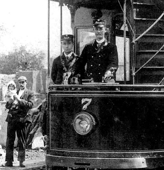 Chesterfield Corporation Tramways Tramcar No 7 and crew