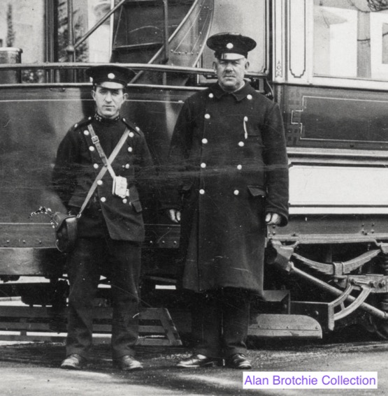 Dundee Tramcar No 44 and crew at Blackness