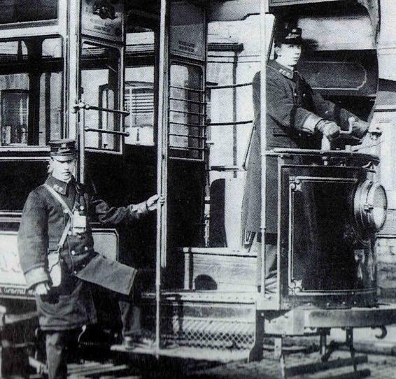 Salford City Tramways electric tram No 74 at Peel Green 1902