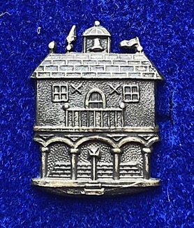 Wigan Corporation Tramways early cap badge
