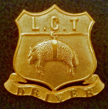Leeds City Tramways cap badge 1901-1902