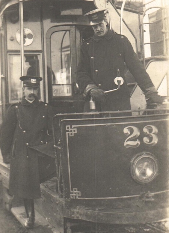 London United Tramways tram No 23 with crew