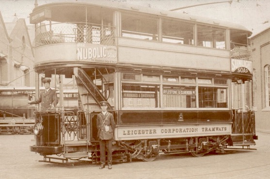 Leciester Corporation Tramways No 141 and crew 1912